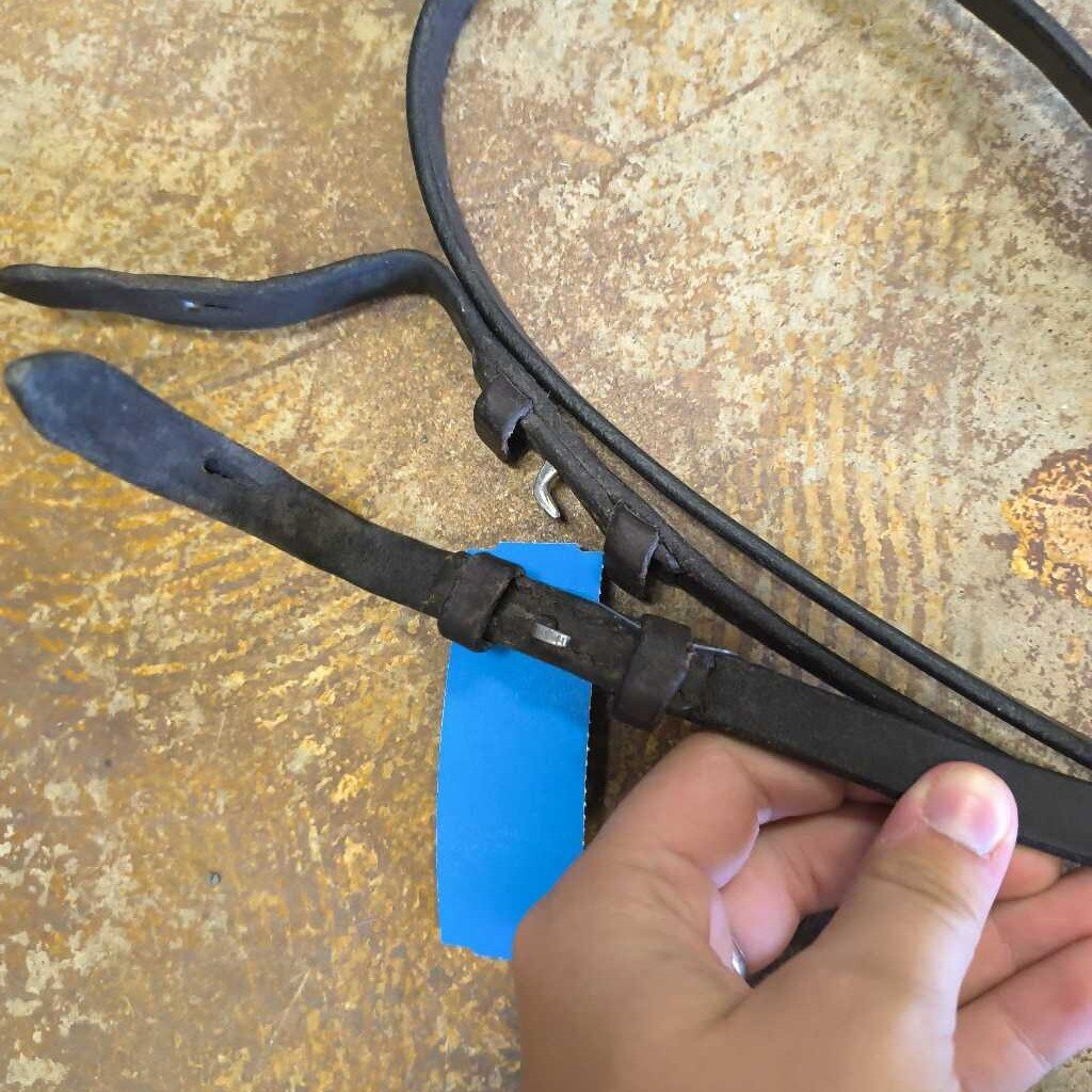 Thin smooth English reins