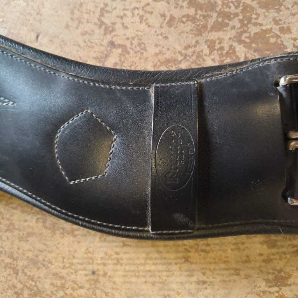Dressage contour leather girth
