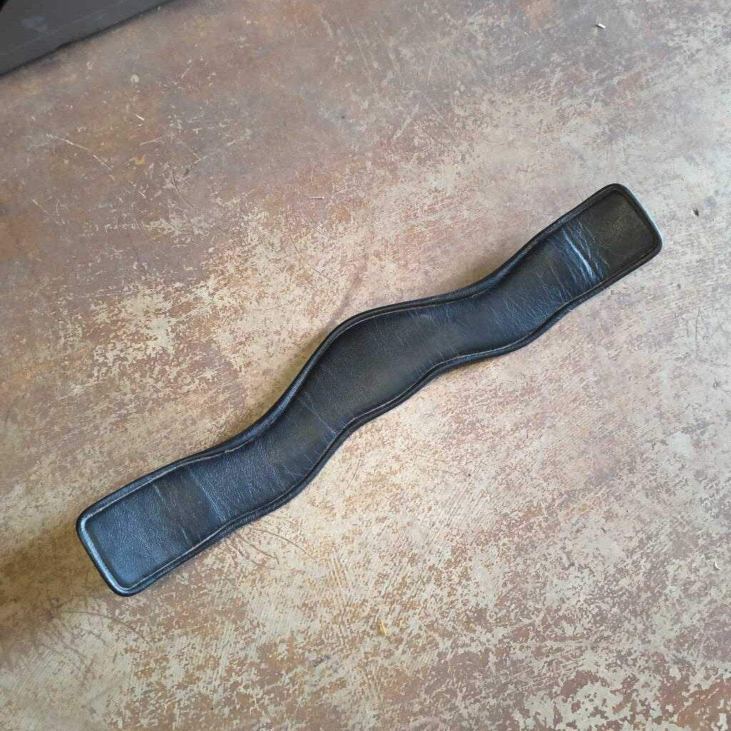 Dressage contour leather girth